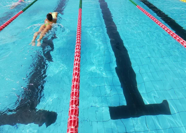 Nadador Piscina Faixa Mulher Água — Fotografia de Stock