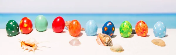 Pâques Sur Plage Tropicale Fond Tête Bannière Œufs Sur Sable — Photo