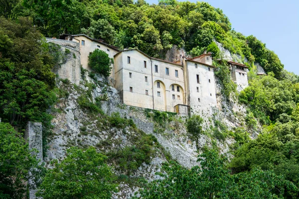 Greccio, Italya. St. Francis of Assi tarafından dikilen Hermitage mabedi — Stok fotoğraf