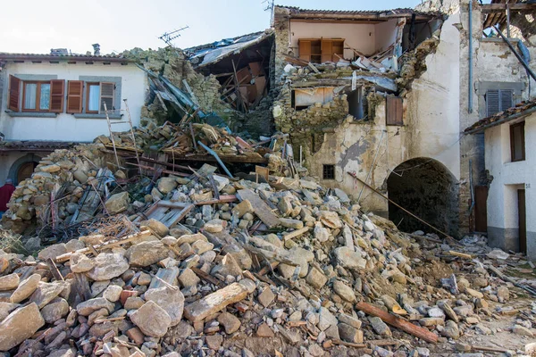 地震によって破壊された街 — ストック写真