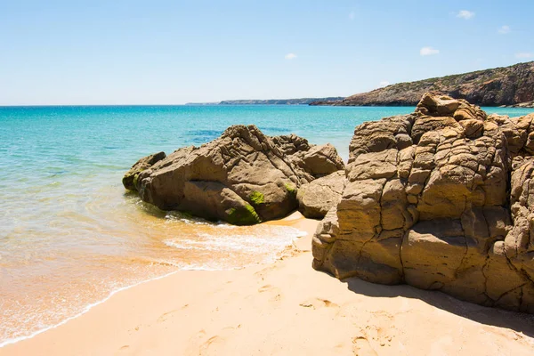 葡萄牙普拉亚多阿马多海滩的岩石 — 图库照片