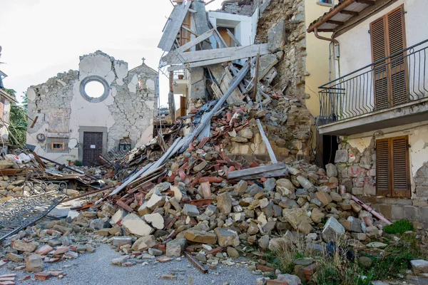 地震によって破壊された街 — ストック写真