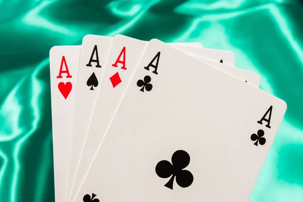Ο συνδυασμός των καρτών πόκερ καζίνο. Τέσσερις άσους στο γκρι — Φωτογραφία Αρχείου