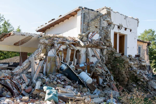 Ciudad destruida por un terremoto —  Fotos de Stock