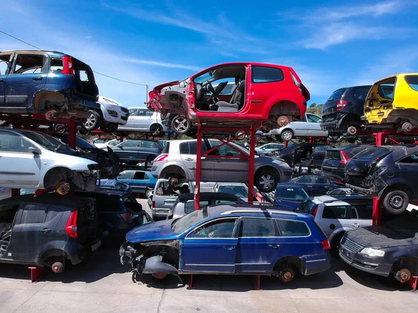 Cars in junkyard, pile for recycling. — Stock Photo, Image