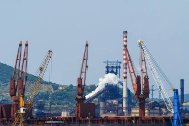 Kömür yatakları ve profesyonel bir sanayi ile Piombino limanı