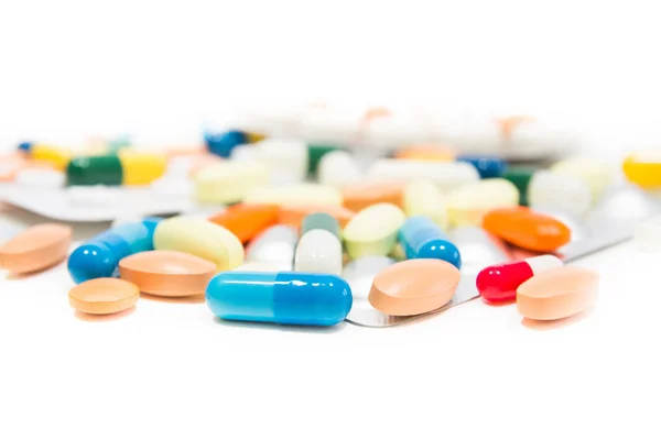 Surtido de píldoras, tabletas y cápsulas de medicamentos farmacéuticos ove — Foto de Stock