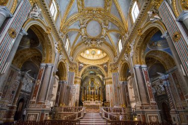 Montecassino Manastırı, İtalya Kilisesi 'nin içinde yeniden inşa ediliyor. 