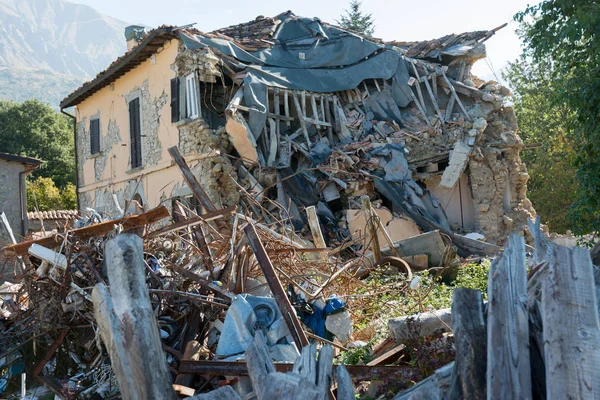 Stadt durch Erdbeben zerstört — Stockfoto