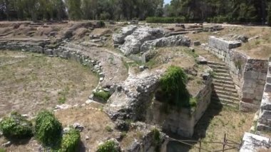 Roma Syracuse amfitiyatrosu (Siracusa), antik anıtın kalıntıları, Sicilya, İtalya. Çekim 4k