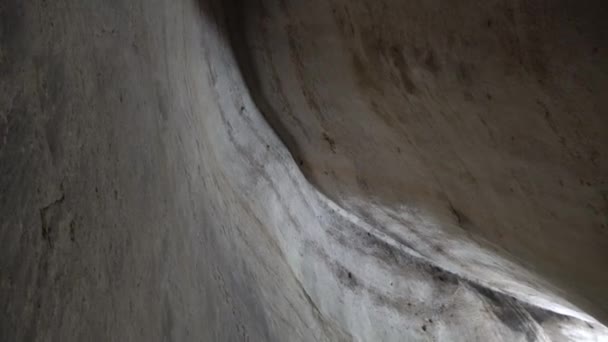 Interiér Vykopané Jeskyně Zvané Orecchio Dioniso Poblíž Řeckého Divadla Syrakusy — Stock video