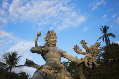 Nusa Dua kompleksinde dev Bali heykeli, Bali, endonezya