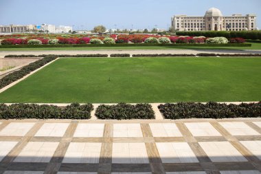 Muscat, Umman'ın başkenti, bahçe ve hükümet binaları ile