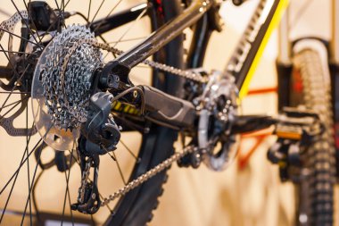 Dağ bisikleti aynakol görünümü kapatın.