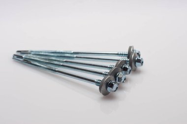 düzgünce vida üst üste düzenlenmiş 