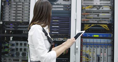 kadın yönetici sunucu odası