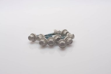 düzgünce vida üst üste düzenlenmiş 