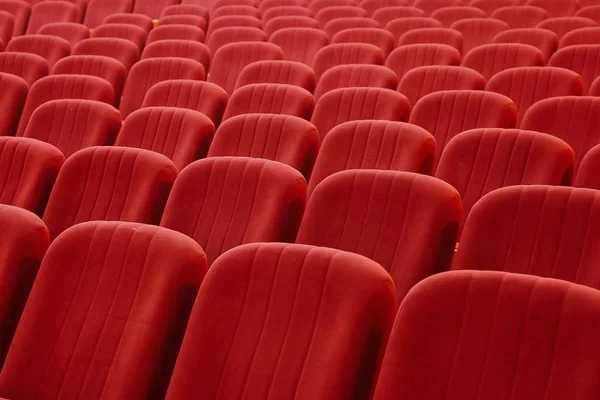 Grande Sala Aula Vazia Com Cadeiras Vermelhas — Fotografia de Stock