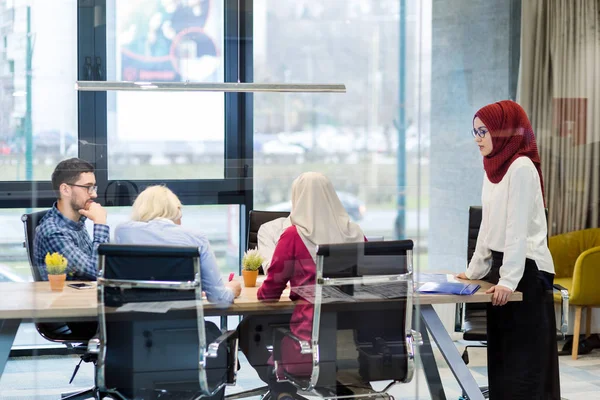 Empresarios Startup Que Trabajan Empresa Espacio Coworking Imagen De Stock