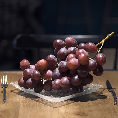 koyu kırmızı tatlı üzüm