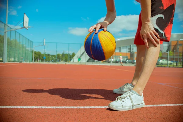 Guy Playing Ball Sports Field — Stock Photo, Image