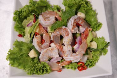 Taze karides Tay salatası