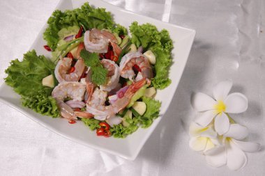 Taze karides Tay salatası