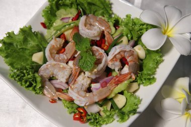 Taze karides Tay salatası