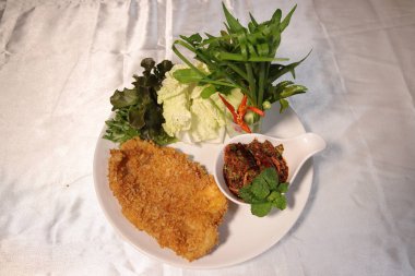 Derin steck kızarmış balık