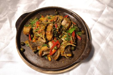 Tayland kızarmış baharatlı balık Dolly