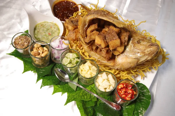 Thai Deep Fried Sea Bass — Stok Foto