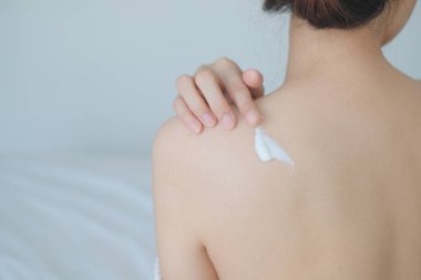 Kadın geri krem, losyon, hijyen cilt vücut bakımı Co uygulama