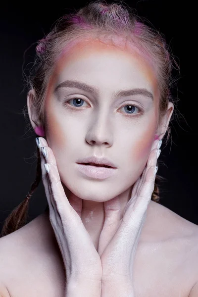 Retrato Creativo Una Chica Con Maquillaje Fantasía Coletas Pelo Sobre — Foto de Stock