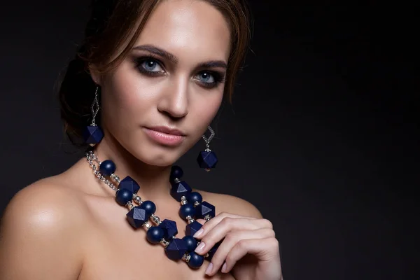 Portrait Beautiful Woman Beautiful Hair Makeup Black Background Luxury Necklace — Stock Photo, Image
