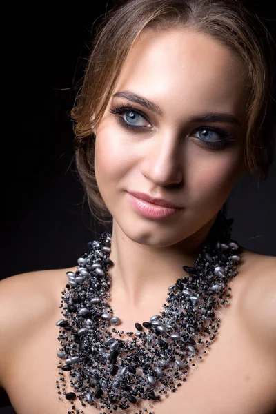 Portrait Beautiful Woman Beautiful Hair Makeup Black Background Luxury Necklace — Stock Photo, Image