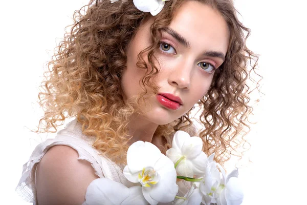 Retrato de una adolescente con hermoso peinado y maquillaje . Imagen De Stock