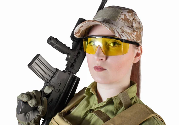 Portrait de soldat militaire femme avec fusil . — Photo