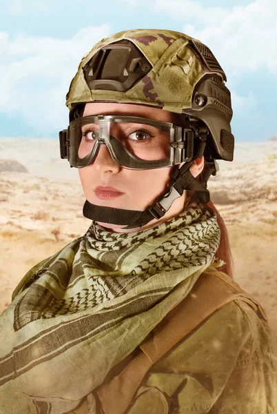 Retrato militar da mulher soldado — Fotografia de Stock