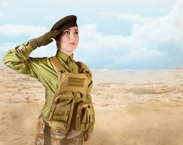 Militaire soldat femme saluant — Photo