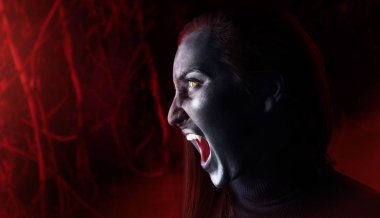 Screaming cadı profili