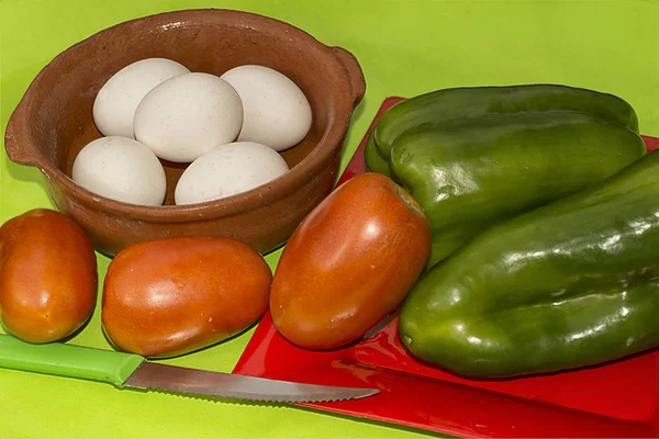 Gıda yumurta ve sebze domates ve biber       