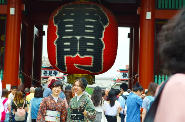 Tokyo Japan Mai 2018 Ausländische Touristen Tragen Kimono Das Traditionelle — Stockfoto