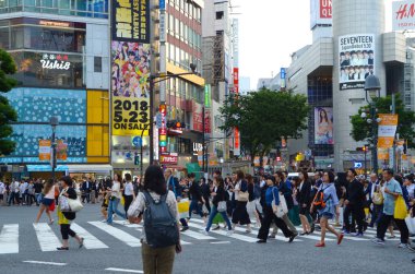 Tokyo, Japonya - 29 Mayıs 2018: Tokyo, Japan.View, Shibuya Crossing, dünyanın en yoğun crosswalks biri.
