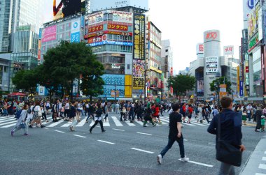 Tokyo, Japonya - 29 Mayıs 2018: Tokyo, Japan.View, Shibuya Crossing, dünyanın en yoğun crosswalks biri.