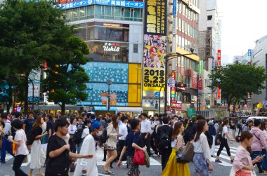 Tokyo, Japonya - 29 Mayıs 2018: Tokyo, Japan.View, Shibuya Crossing, dünyanın en yoğun crosswalks biri.