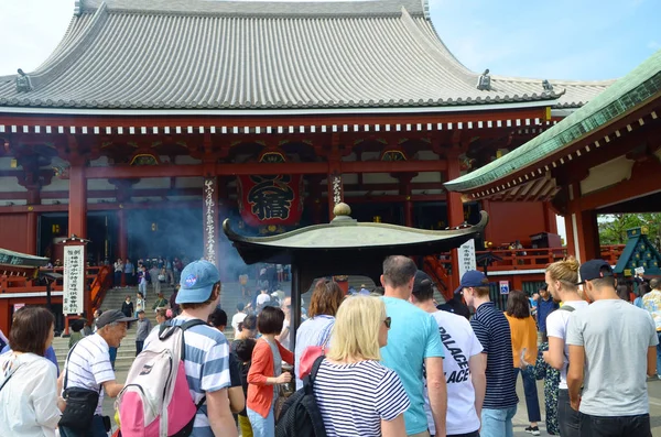Tokio Japón Mayo 2018 Multitud Turistas Identificados Visitan Famoso Templo — Foto de Stock