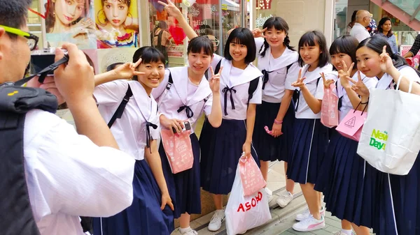 Τόκιο Ιαπωνία Μαΐου 2018 Ιαπωνικό Σχολείο Κορίτσια Λαμβάνουν Φωτογραφία Ομάδας — Φωτογραφία Αρχείου