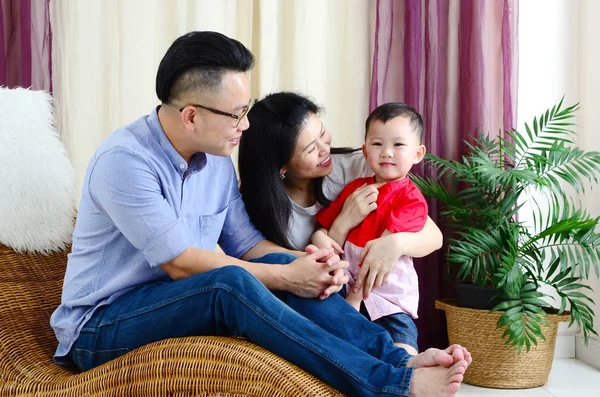 Familia asiática —  Fotos de Stock