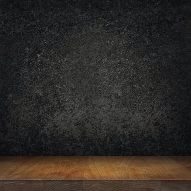 Boş ahşap üst masa ve siyah taş grafit mutfak arka plan, ışıklı alan tezgah
