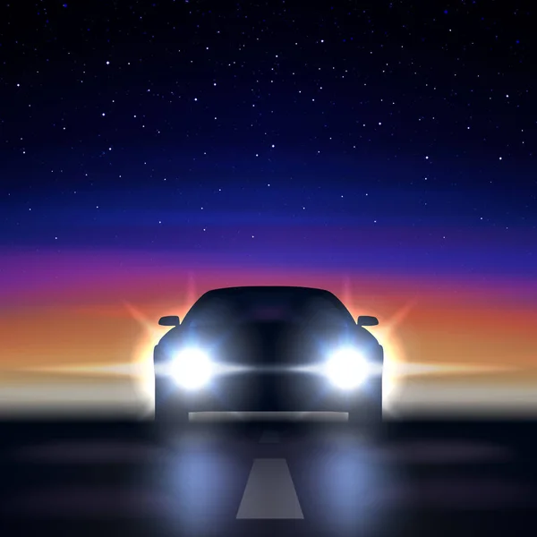 Carro noturno com faróis no fundo de um céu estrelado colorido, aproximando-se ao longo de uma estrada escura, a silhueta de um carro com xenônio brilhante e faróis led, ilustração vetorial — Vetor de Stock